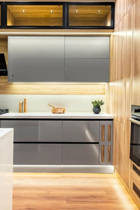 Grey gloss drawers, oak tall units and plinth lighting